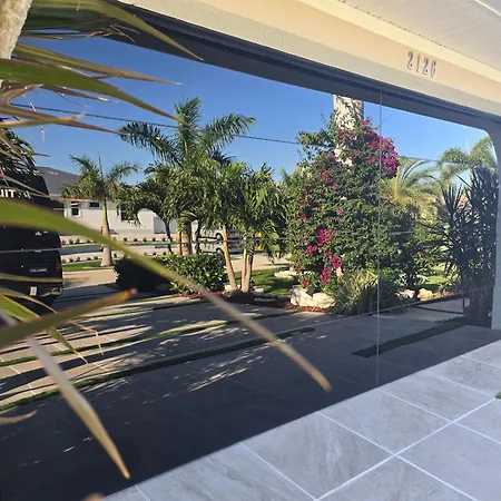 2 Private Cabanas With A Private Pool And Outdoor Kitchen